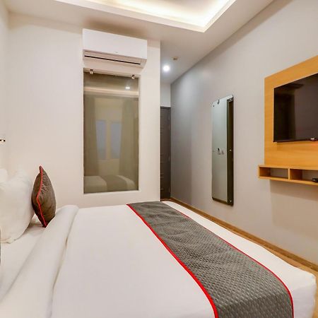 Super Townhouse Jashn Hotel Chinhat Exterior photo